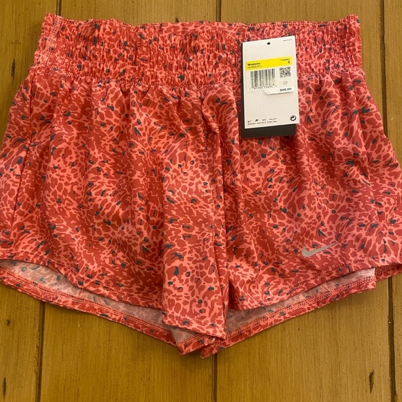 Nike Women’s Training Athletic Lined Shorts New size small - Picture 1 of 12